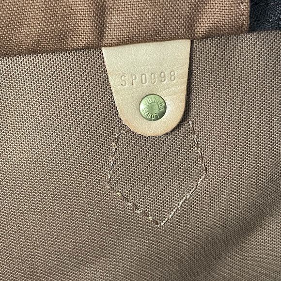 Louis Vuitton Speedy 40 - Picture 8 of 16